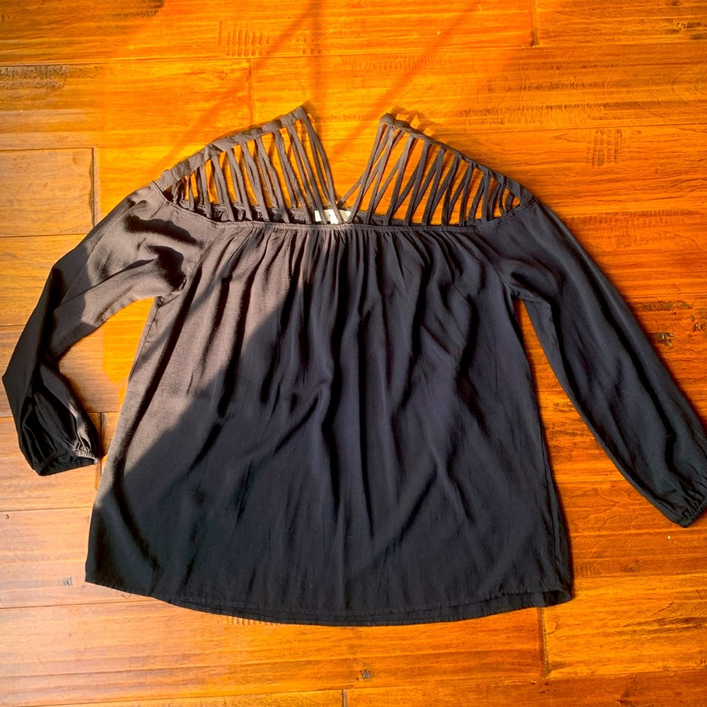 EUC Entro Caged Shoulder Top